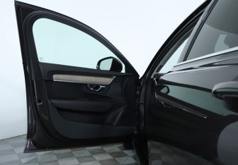 Подержанный автомобиль Volvo S90 2021 года (14 фото)