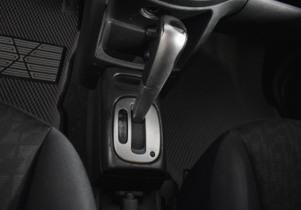Подержанный автомобиль Nissan Note 2007 года (16 фото)