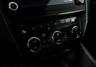 Подержанный автомобиль Skoda Octavia Liftback 2018 года (15 фото)