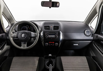 Подержанный автомобиль Suzuki SX4 Hatchback 2010 года (10 фото)