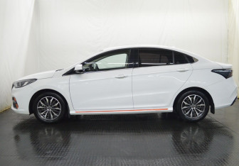 Подержанный автомобиль Omoda S5 2023 года (8 фото)