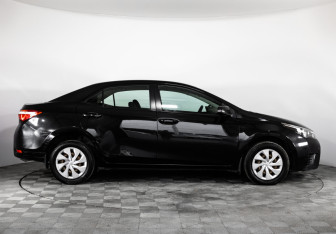 Подержанный автомобиль Toyota Corolla Sedan 2014 года (3 фото)