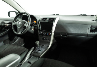 Подержанный автомобиль Toyota Corolla Sedan 2008 года (9 фото)