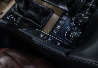 Подержанный автомобиль Lexus LX 2016 года (25 фото)