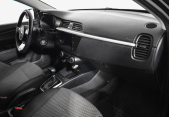 Подержанный автомобиль Kia Rio Hatchback 2018 года (12 фото)