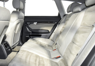 Подержанный автомобиль Audi A6 allroad 2010 года (13 фото)