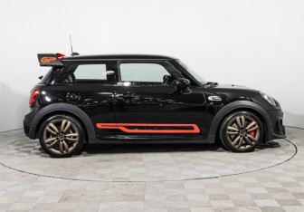 Подержанный автомобиль MINI Hatch 2019 года (4 фото)