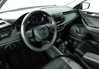 Подержанный автомобиль Skoda Rapid Liftback 2020 года (11 фото)