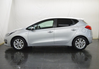 Подержанный автомобиль Kia Ceed Hatchback 2017 года (8 фото)