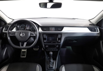 Подержанный автомобиль Skoda Rapid Liftback 2019 года (10 фото)