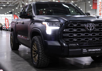 Подержанный автомобиль Toyota Tundra 2022 года (5 фото)