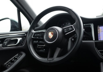 Подержанный автомобиль Porsche Macan 2021 года (23 фото)