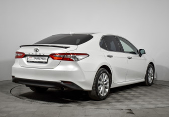 Подержанный автомобиль Toyota Camry Sedan 2018 года (5 фото)