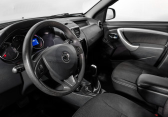 Подержанный автомобиль Nissan Terrano 2017 года (9 фото)