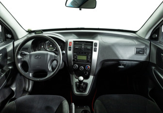 Подержанный автомобиль Hyundai Tucson 2008 года (13 фото)