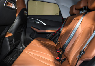 Подержанный автомобиль Omoda C5 2024 года (12 фото)