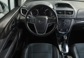 Подержанный автомобиль Opel Mokka 2012 года (10 фото)