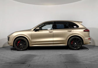 Подержанный автомобиль Porsche Cayenne 2015 года (8 фото)