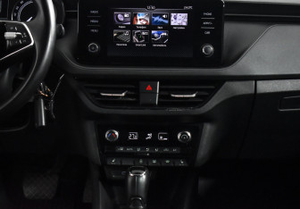 Подержанный автомобиль Skoda Rapid Liftback 2021 года (16 фото)