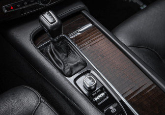 Подержанный автомобиль Volvo XC90 2016 года (24 фото)