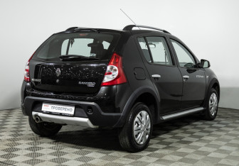 Подержанный автомобиль Renault Sandero 2014 года (5 фото)