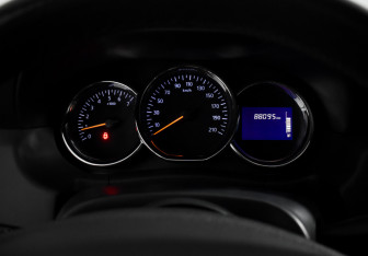 Подержанный автомобиль Renault Duster 2016 года (17 фото)