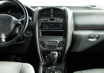 Подержанный автомобиль Hyundai Santa Fe 2007 года (14 фото)