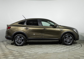 Подержанный автомобиль Renault Arkana 2021 года (4 фото)