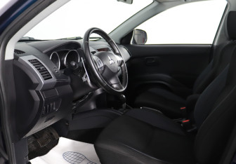 Подержанный автомобиль Mitsubishi Outlander 2011 года (10 фото)