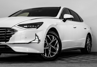 Подержанный автомобиль Hyundai Sonata 2020 года (2 фото)