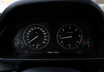 Подержанный автомобиль BMW X5 2013 года (19 фото)