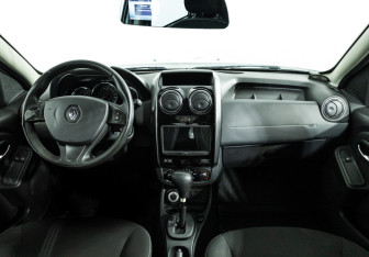 Подержанный автомобиль Renault Duster 2017 года (13 фото)