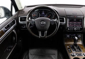 Подержанный автомобиль Volkswagen Touareg 2017 года (11 фото)