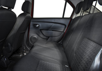 Подержанный автомобиль Renault Logan Sedan 2014 года (12 фото)
