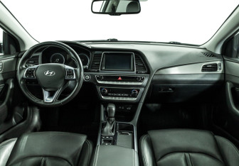 Подержанный автомобиль Hyundai Sonata 2017 года (13 фото)