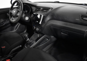 Подержанный автомобиль Kia Rio Sedan 2011 года (12 фото)