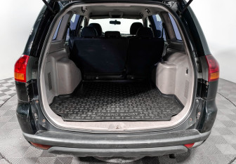 Подержанный автомобиль Mitsubishi Pajero Sport 2012 года (18 фото)