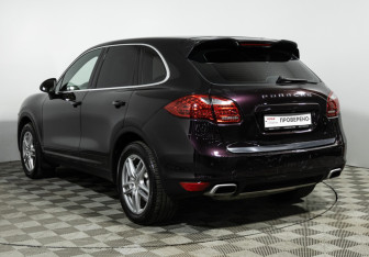 Подержанный автомобиль Porsche Cayenne 2010 года (7 фото)
