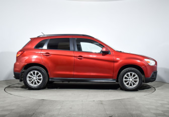 Подержанный автомобиль Mitsubishi ASX 2011 года (4 фото)