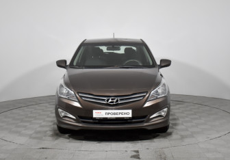 Подержанный автомобиль Hyundai Solaris Hatchback 2015 года (2 фото)