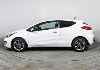 Подержанный автомобиль Kia Ceed Hatchback 2013 года (8 фото)