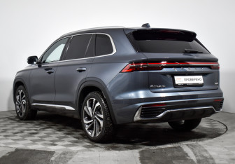 Подержанный автомобиль Geely Monjaro 2023 года (7 фото)