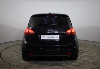 Подержанный автомобиль Kia Venga 2012 года (6 фото)