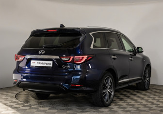 Подержанный автомобиль Infiniti QX60 2018 года (5 фото)