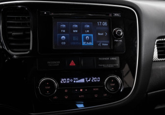 Подержанный автомобиль Mitsubishi Outlander 2015 года (16 фото)