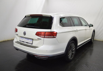 Подержанный автомобиль Volkswagen Passat Wagon 2019 года (5 фото)
