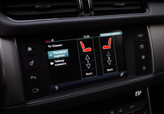 Подержанный автомобиль Jaguar XF Sedan 2016 года (21 фото)