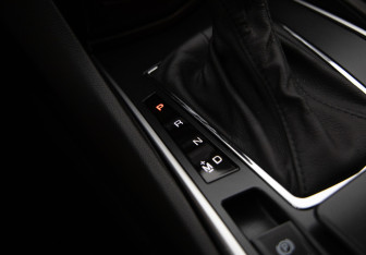 Подержанный автомобиль Cadillac SRX 2013 года (17 фото)