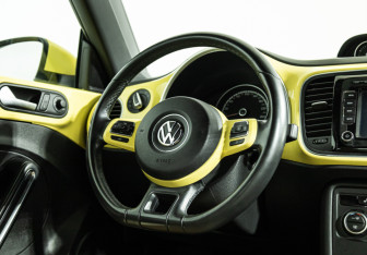 Подержанный автомобиль Volkswagen Beetle Hatchback 2014 года (19 фото)