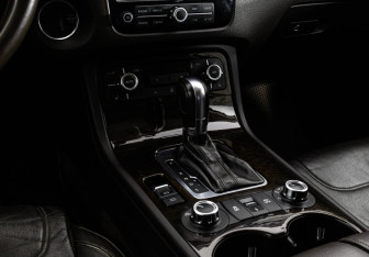 Подержанный автомобиль Volkswagen Touareg 2012 года (13 фото)